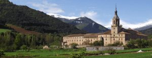 monasterio de yuso accediendo desde la casa rural de ezcaray